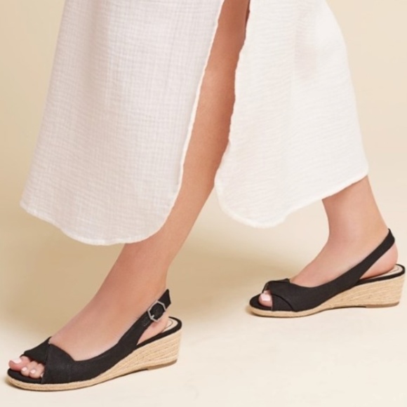 LifeStride Socialite Wedge Sandal (WIDE) - Picture 1 of 6